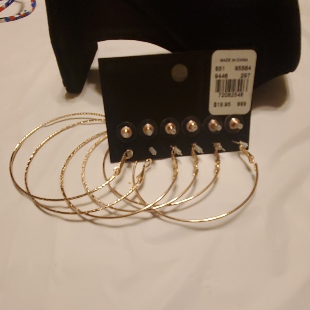 NWT- NEW YORK & COMPANY EARRING SET- ROSE GOLD - Picture 3 of 4